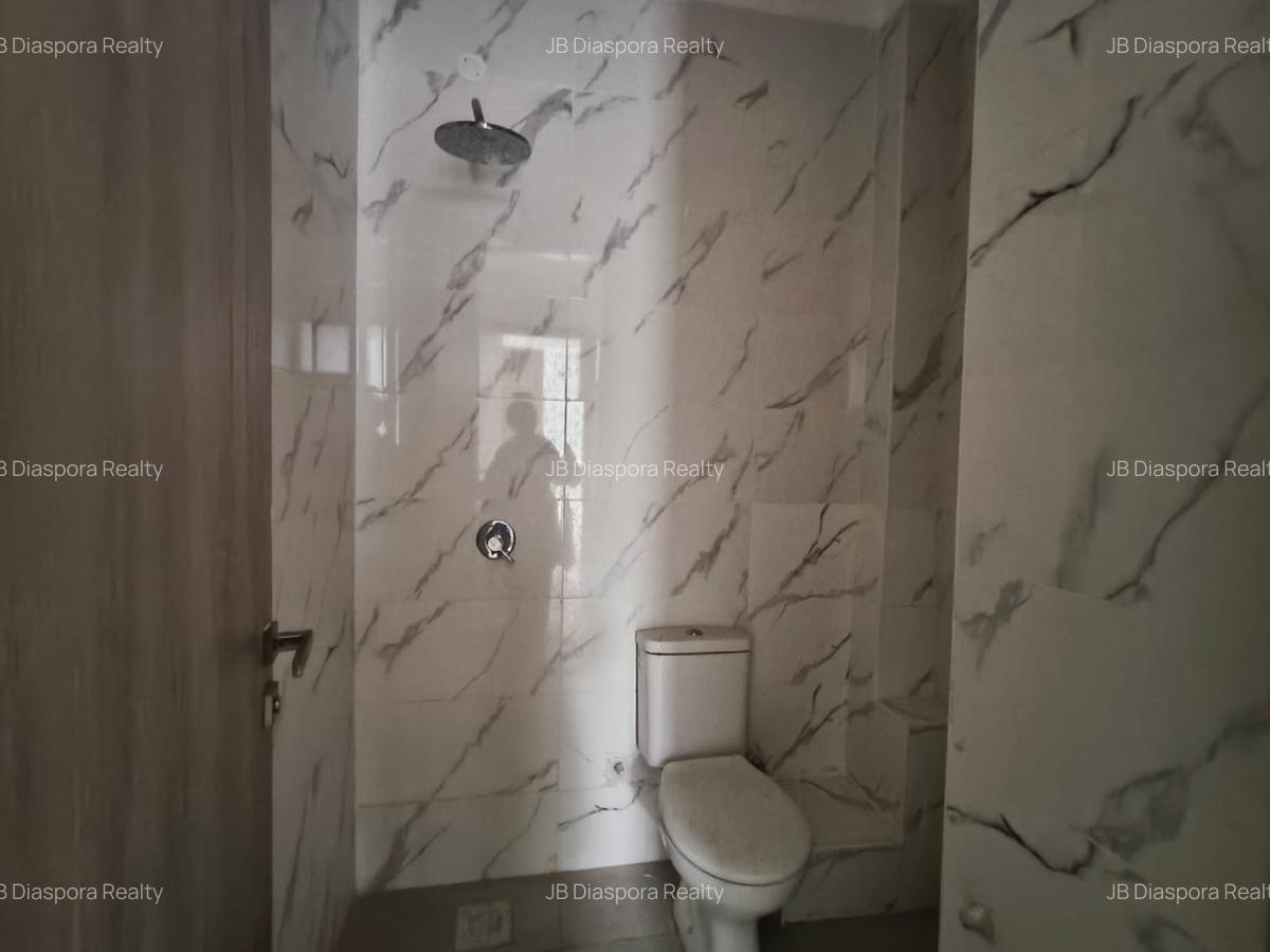 4 Bed Apartment with Swimming Pool at City Park - 18