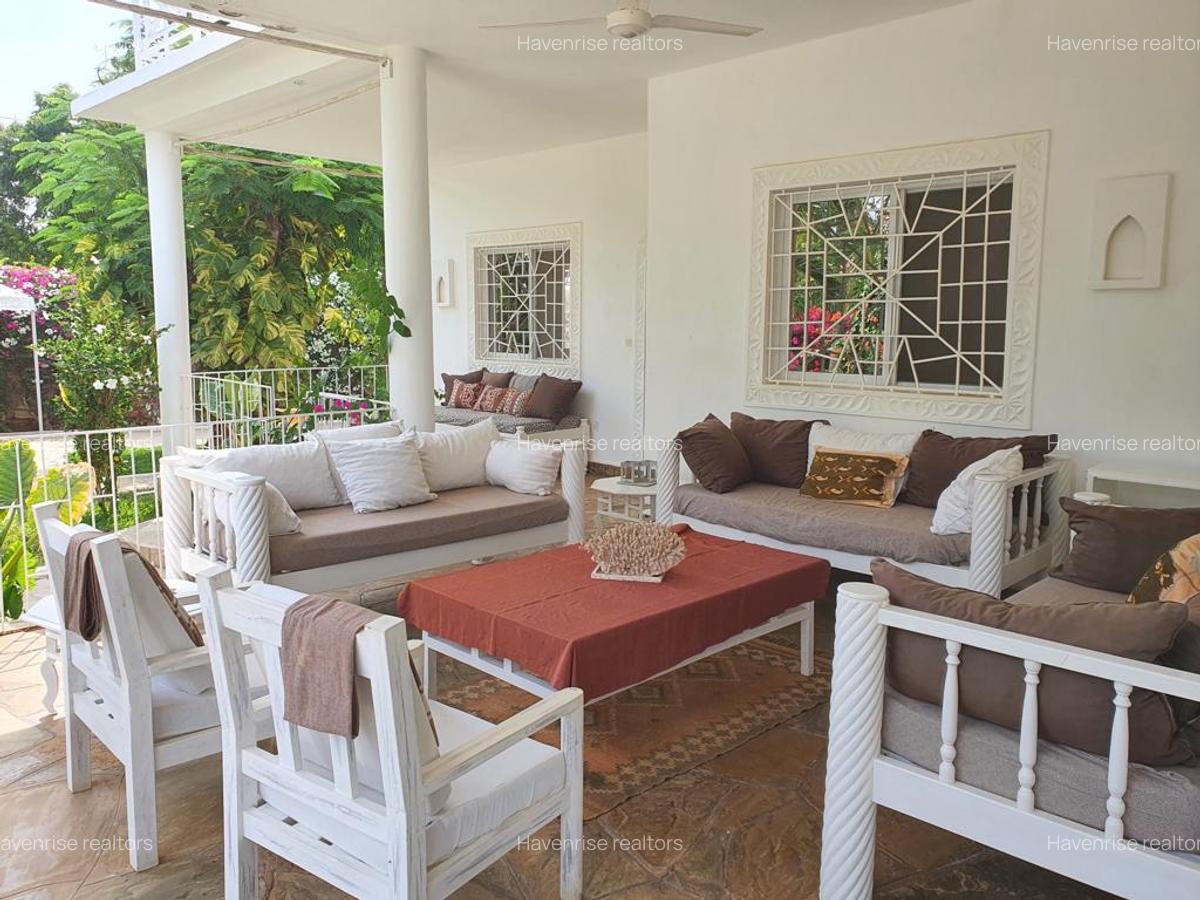 4 Bed House in Watamu - 11