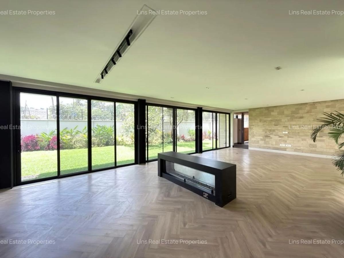 5 Bed Townhouse with En Suite in Kyuna - 2