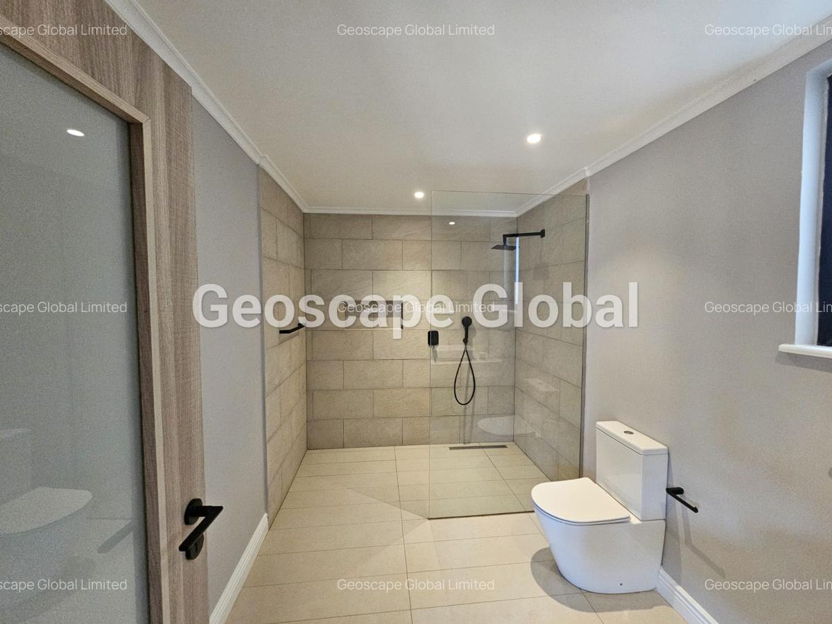 4 Bed House with En Suite in Runda - 12