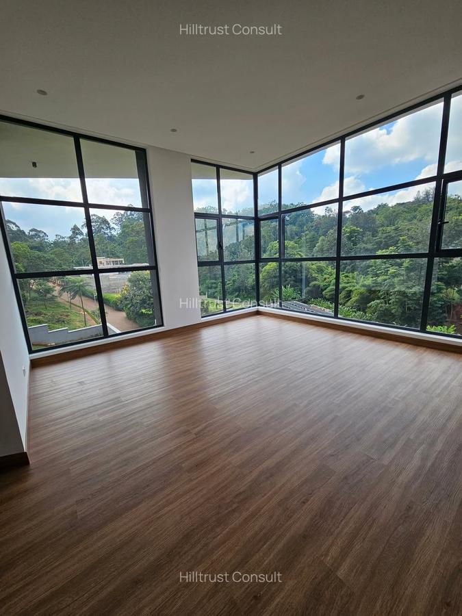 5 Bed House with En Suite in Nyari - 13