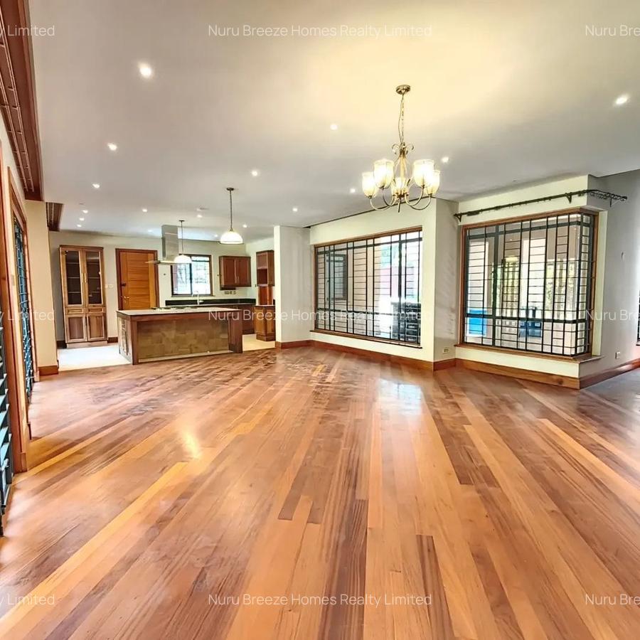 5 Bed Villa with En Suite in Lake View - 4