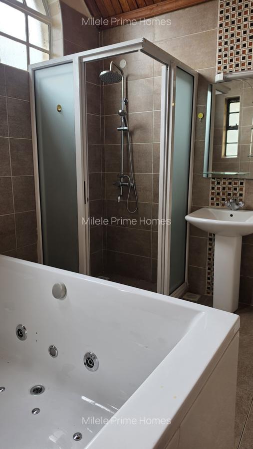 5 Bed Villa with En Suite in Lavington - 11