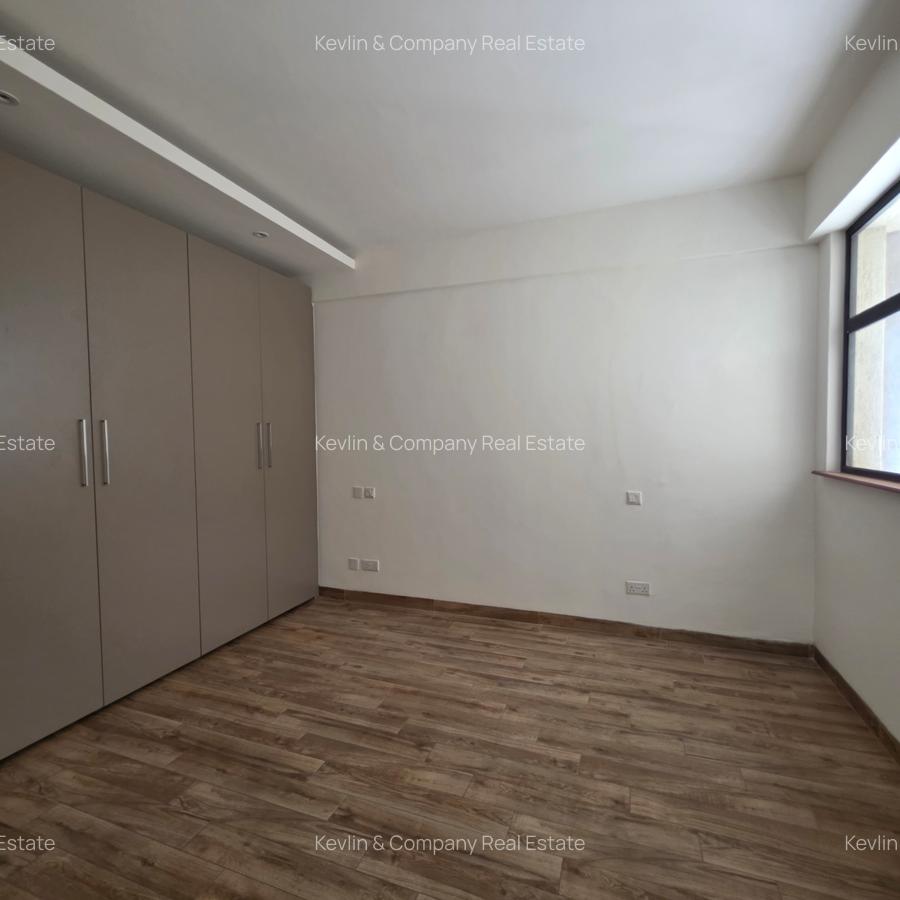 4 Bed Apartment with En Suite in Riverside - 15