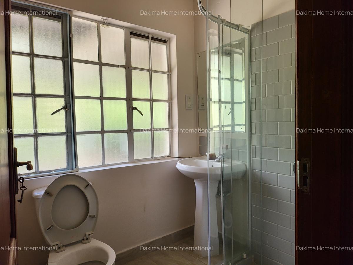 5 Bed Townhouse with En Suite in Rosslyn - 9