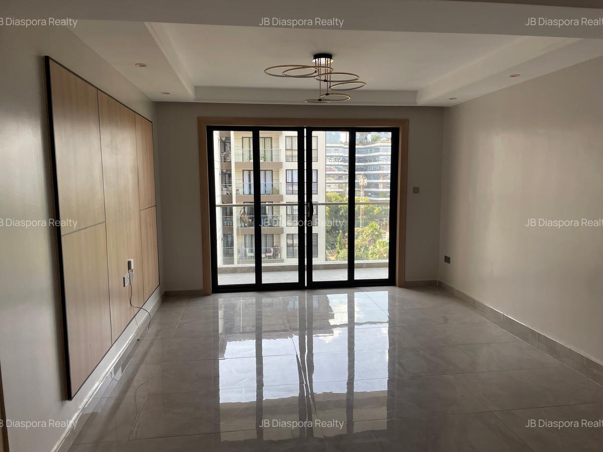 3 Bed Apartment with En Suite in Riverside - 3