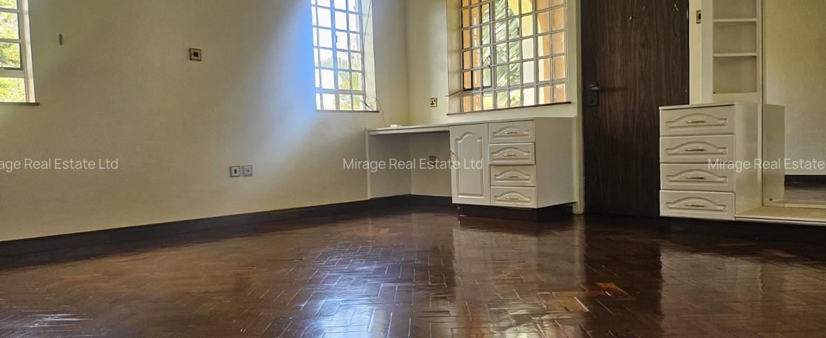 5 Bed House with En Suite in Runda - 13