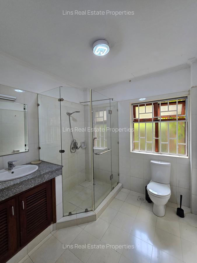 5 Bed Townhouse with En Suite in Runda - 17