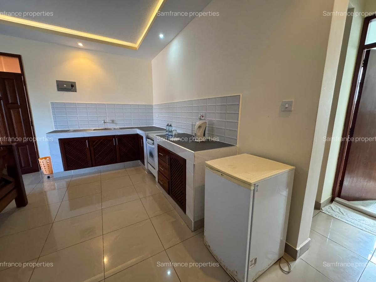 1 Bed Apartment with En Suite at Serena Road - 4