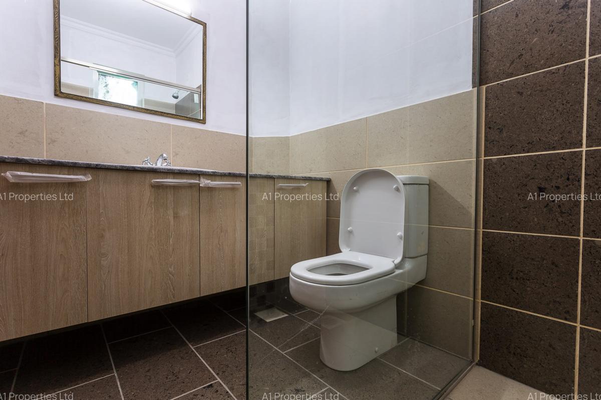 3 Bed Apartment with En Suite in Riverside - 8