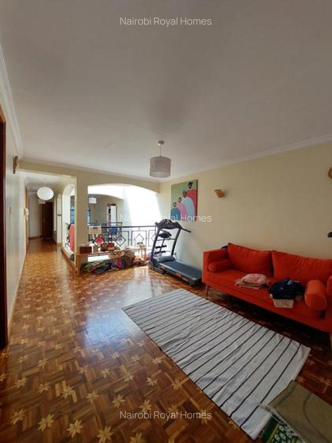 5 Bed Townhouse with En Suite at Lavington Green - 16