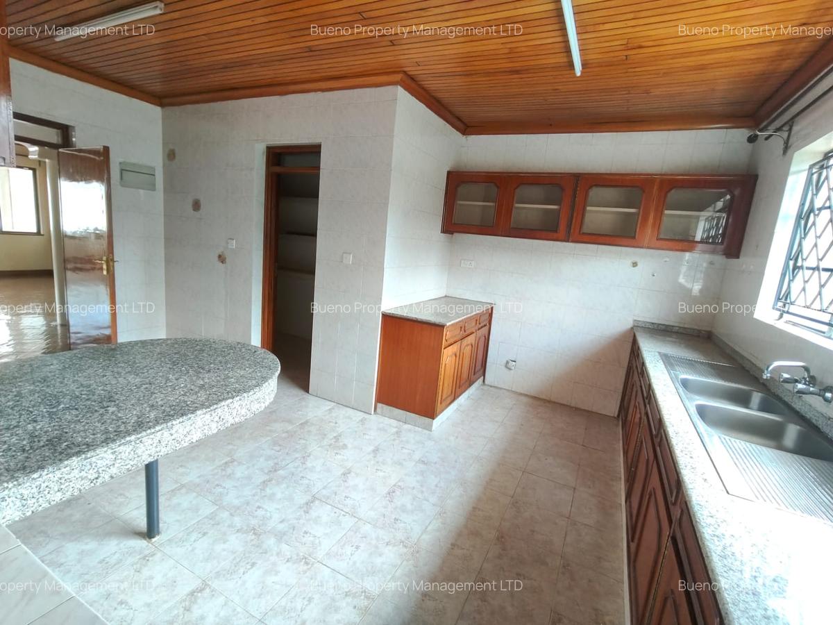 3 Bed Apartment with En Suite in Brookside - 5