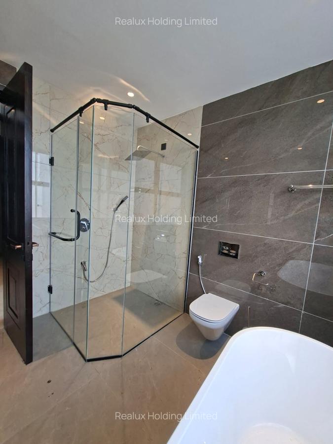3 Bed Apartment with En Suite in Riverside - 20