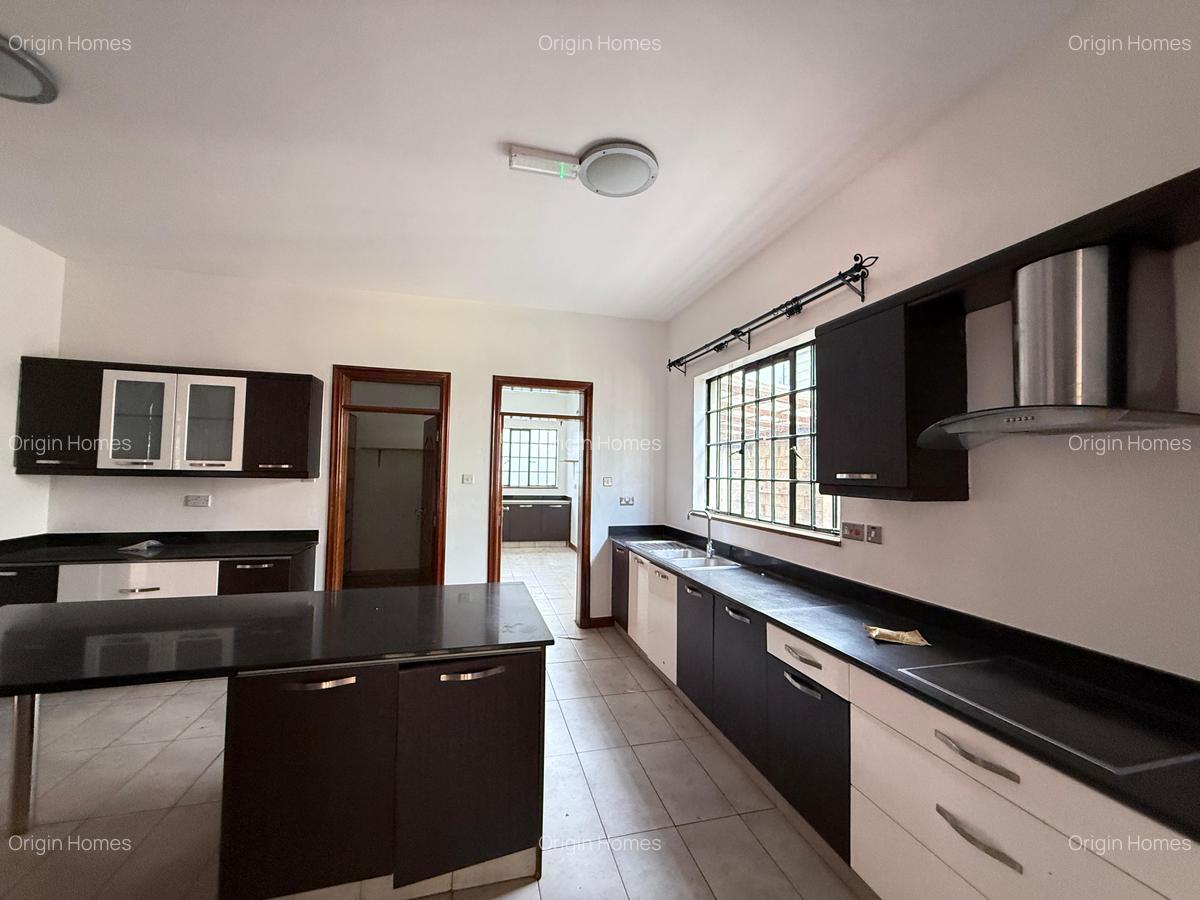 5 Bed Townhouse with En Suite at Lavington - 8