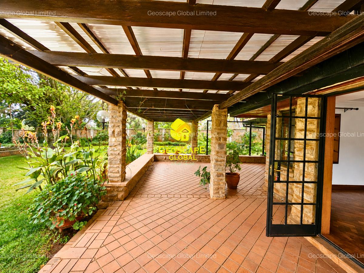 5 Bed House with En Suite in Runda - 2