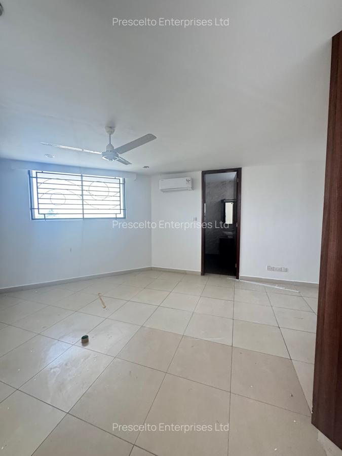 4 Bed Apartment with En Suite at Greenwood Area - 10