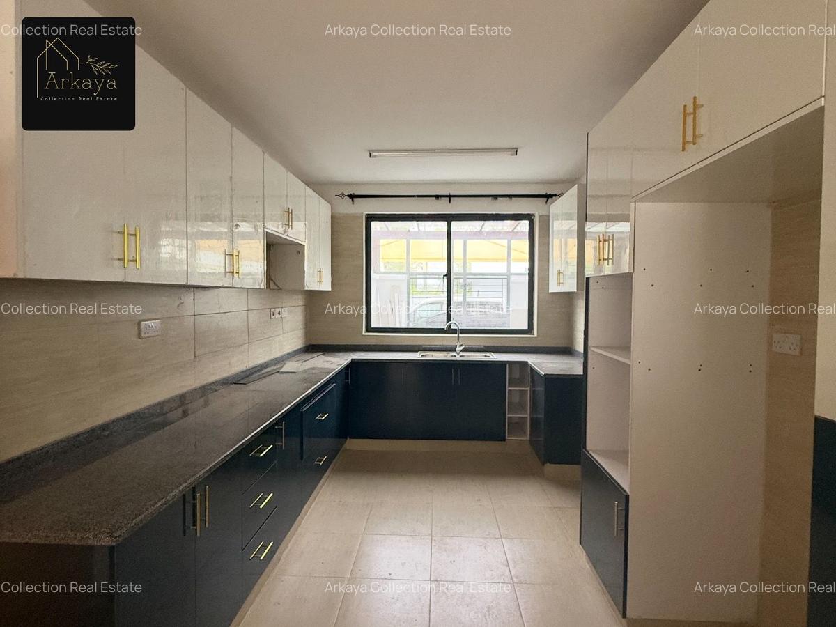 4 Bed Townhouse with En Suite in Lavington - 2