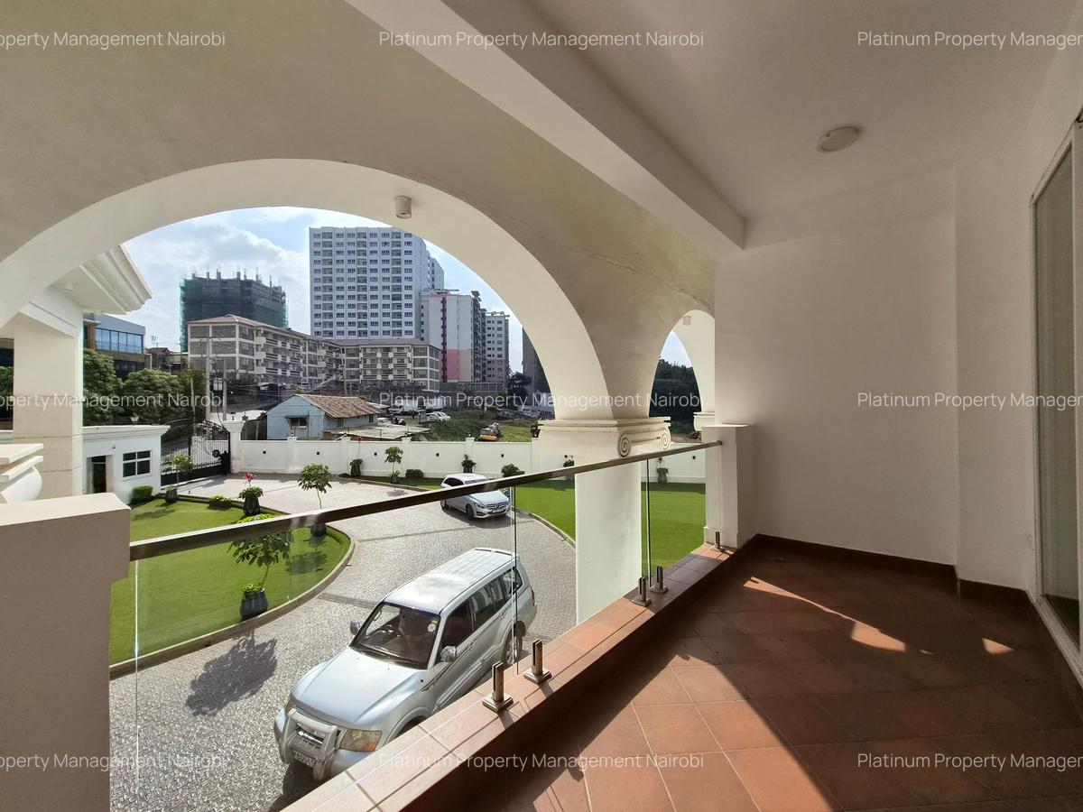 2 Bed Apartment with En Suite at The Colosseum - 4