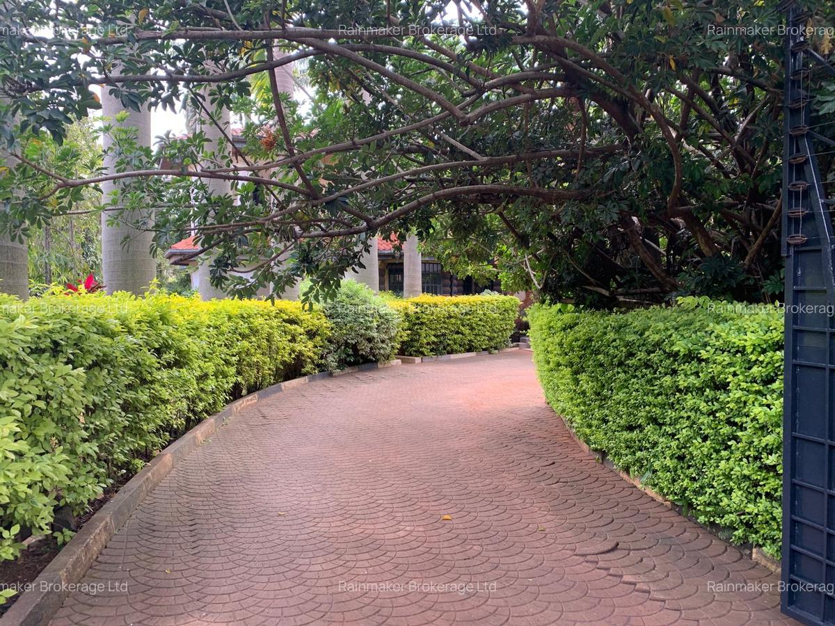 4 Bed House with En Suite in Runda - 3