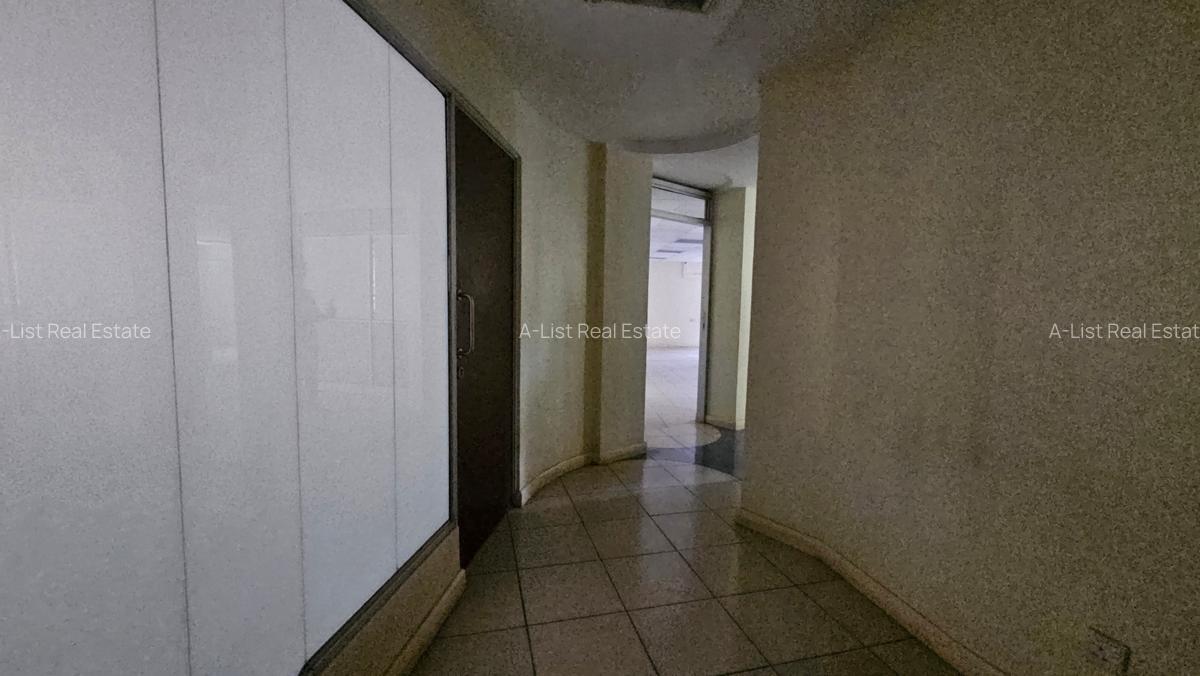 2,400 ft² Office with Service Charge Included at Peponi Road - 6