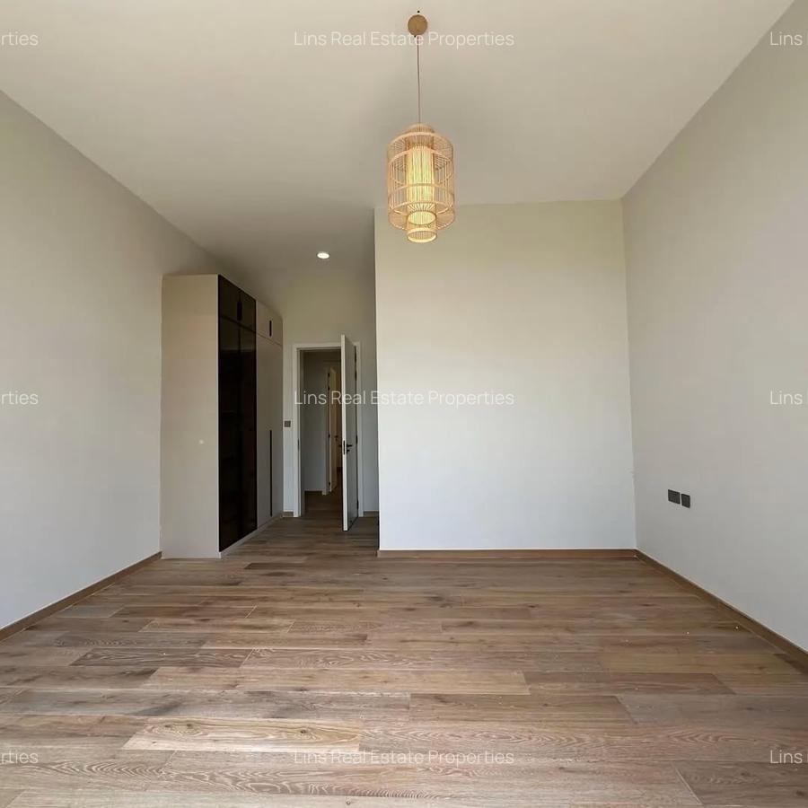 5 Bed Townhouse with En Suite in Runda - 3