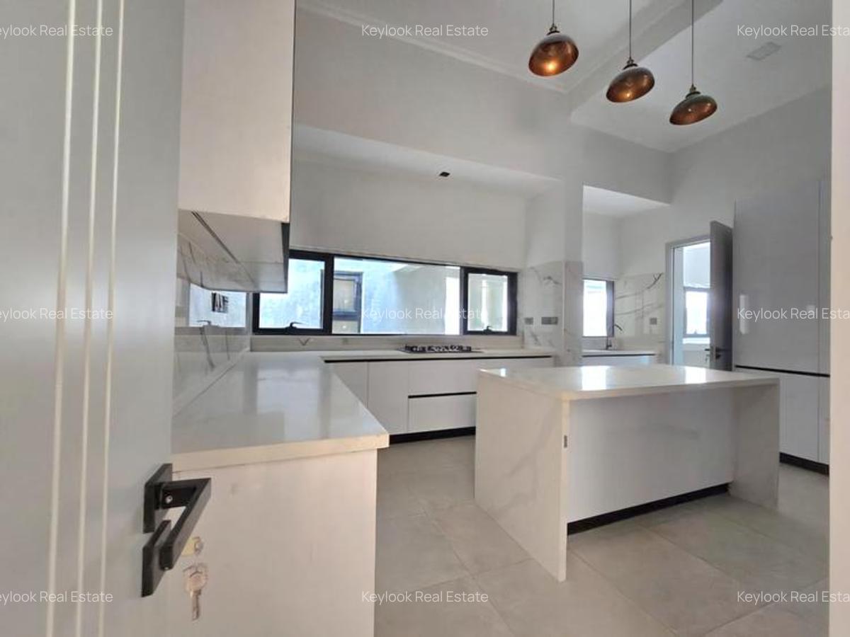 5 Bed Townhouse with En Suite at Lavington - 6