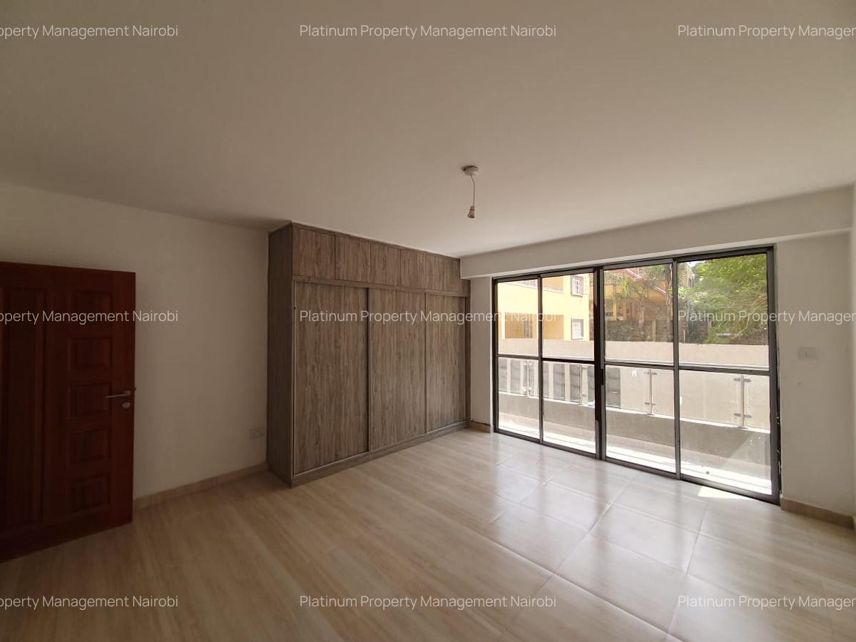 4 Bed Apartment with En Suite at Parklands - 8