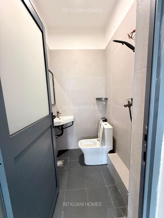 Serviced 2 Bed Apartment with En Suite at Windsor - 18