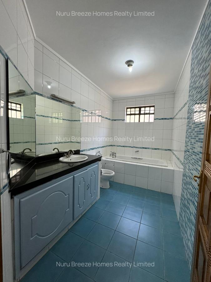 Furnished 3 Bed Apartment with En Suite in Brookside - 18