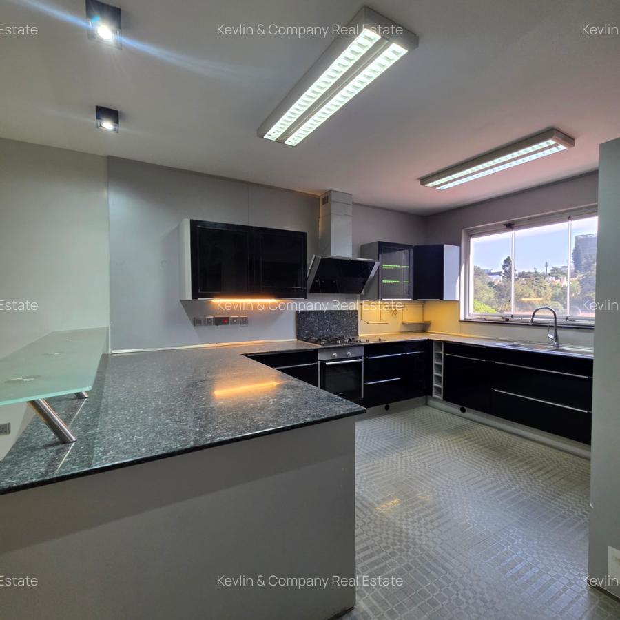 3 Bed Apartment with En Suite in Riverside - 5