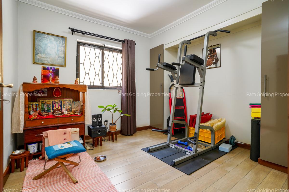 5 Bed Townhouse with En Suite at Muhoho Avenue - 16