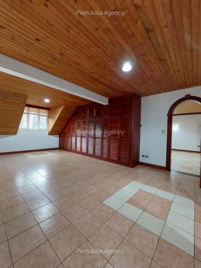 5 Bed Townhouse with En Suite in Rosslyn - 2