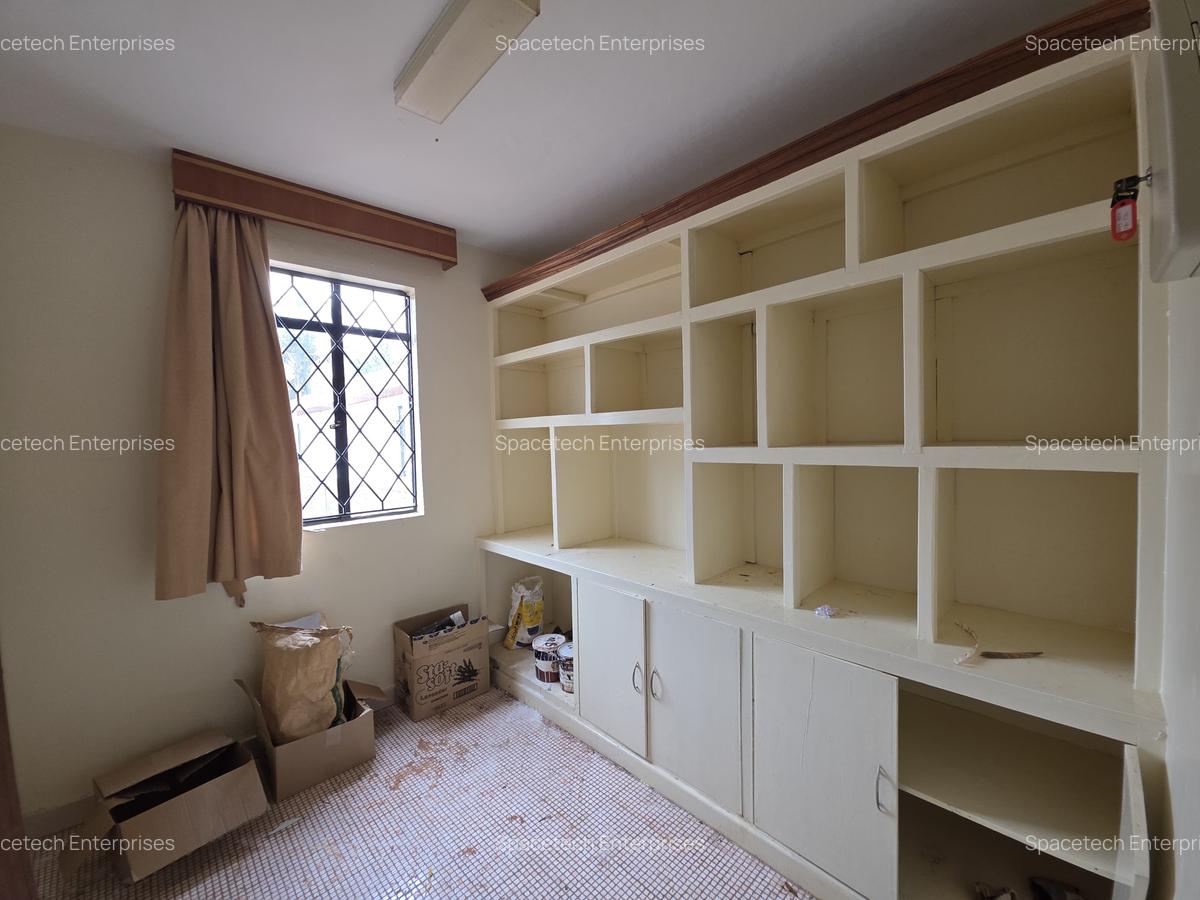 5 Bed House with En Suite in Runda - 7