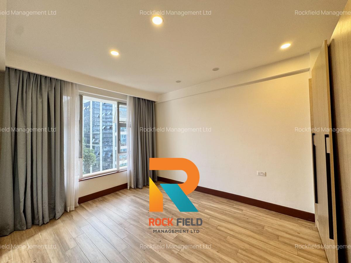 4 Bed Apartment with En Suite in Parklands - 14