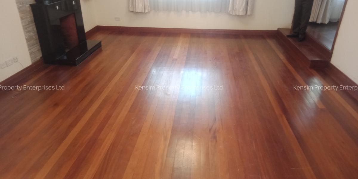 5 Bed Townhouse with En Suite in Lavington - 4