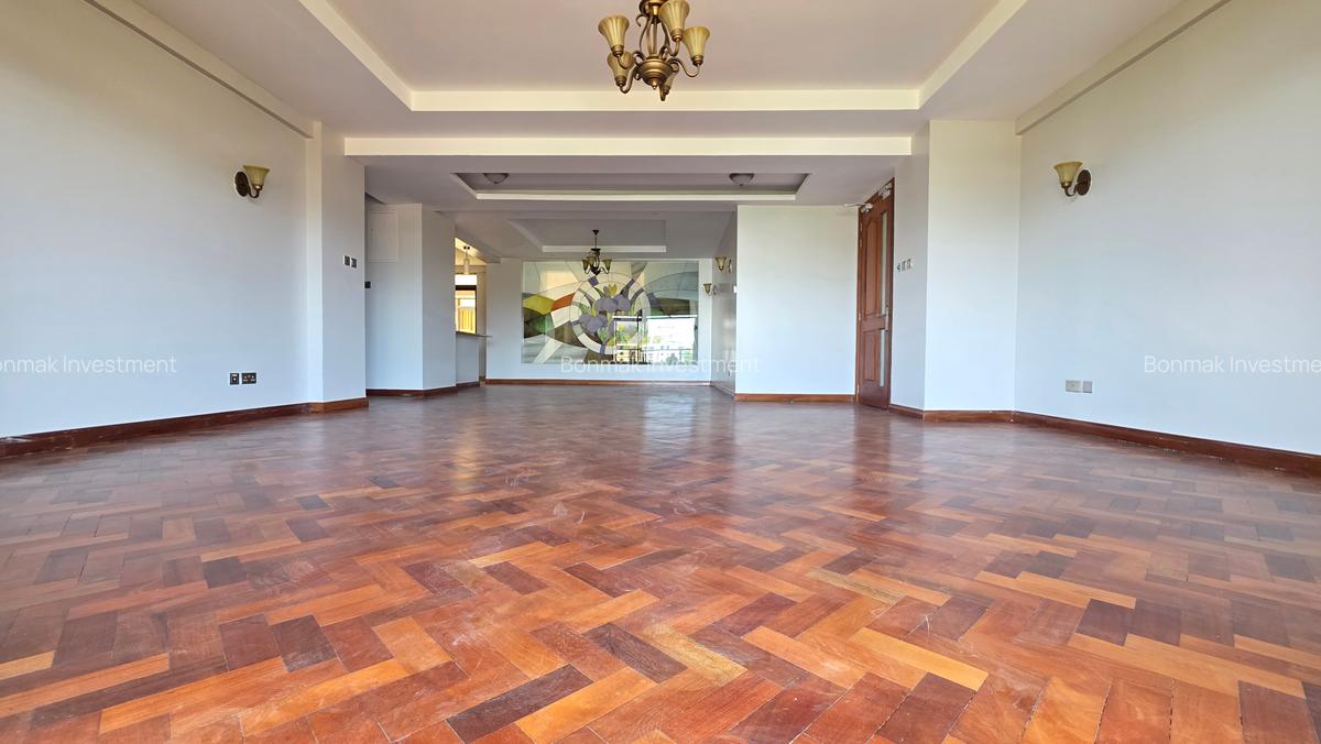 4 Bed Apartment with En Suite at Riverside Drive - 10