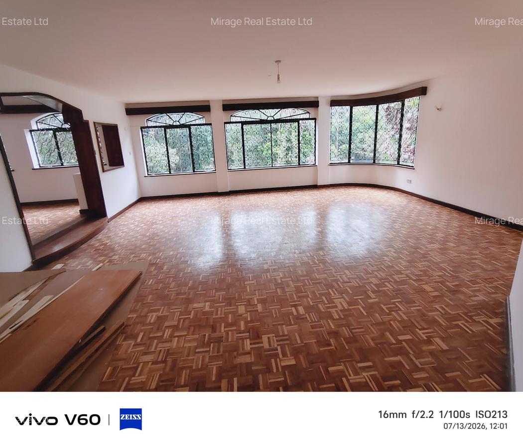 6 Bed House with En Suite in Nyari - 19