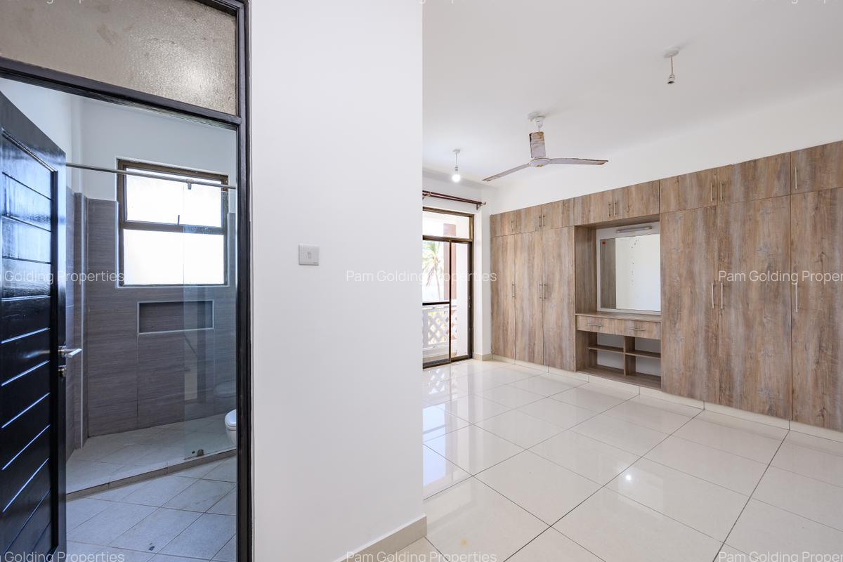 Serviced 3 Bed Apartment with En Suite at Mt Kenya Road - 9