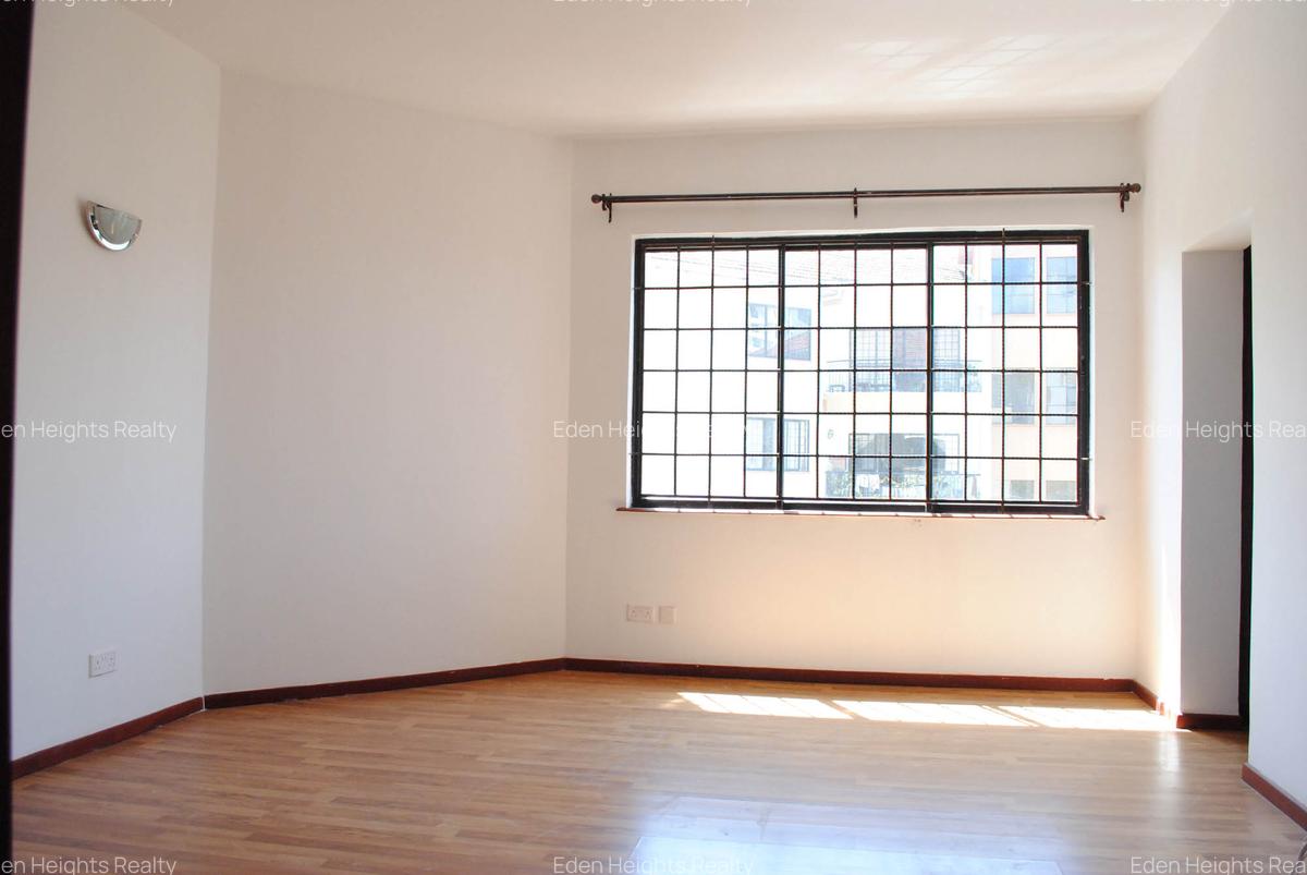3 Bed Apartment with En Suite in Riverside - 7