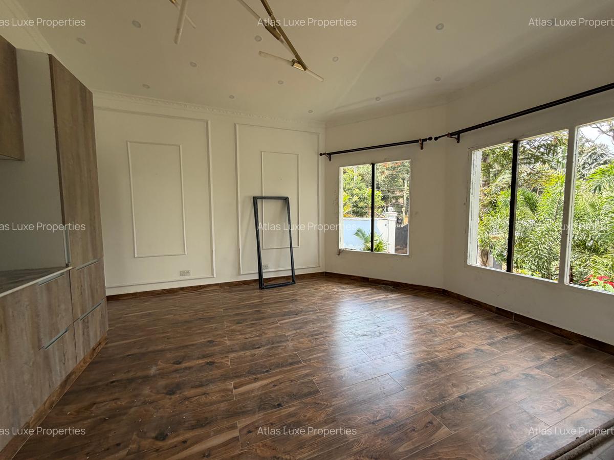 6 Bed House with En Suite at Old Runda - 6