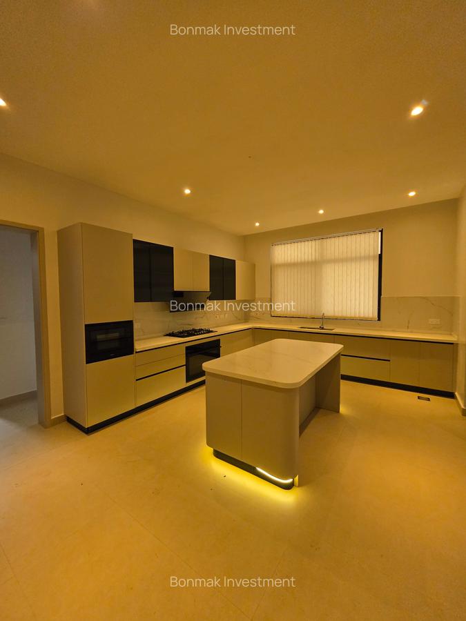5 Bed Townhouse with En Suite at Lavington Green - 6