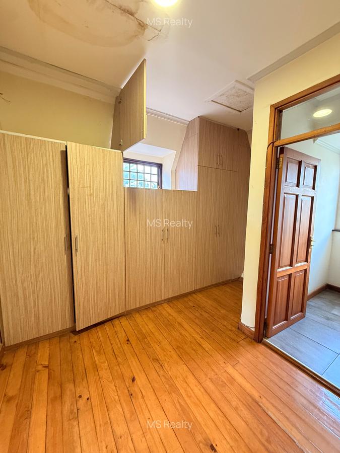 7 Bed House with En Suite in Runda - 18