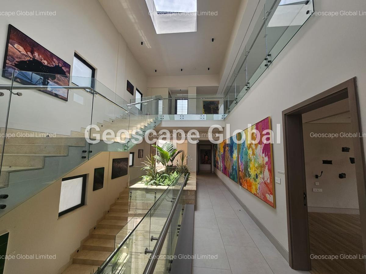 5 Bed Townhouse with En Suite in Brookside - 6