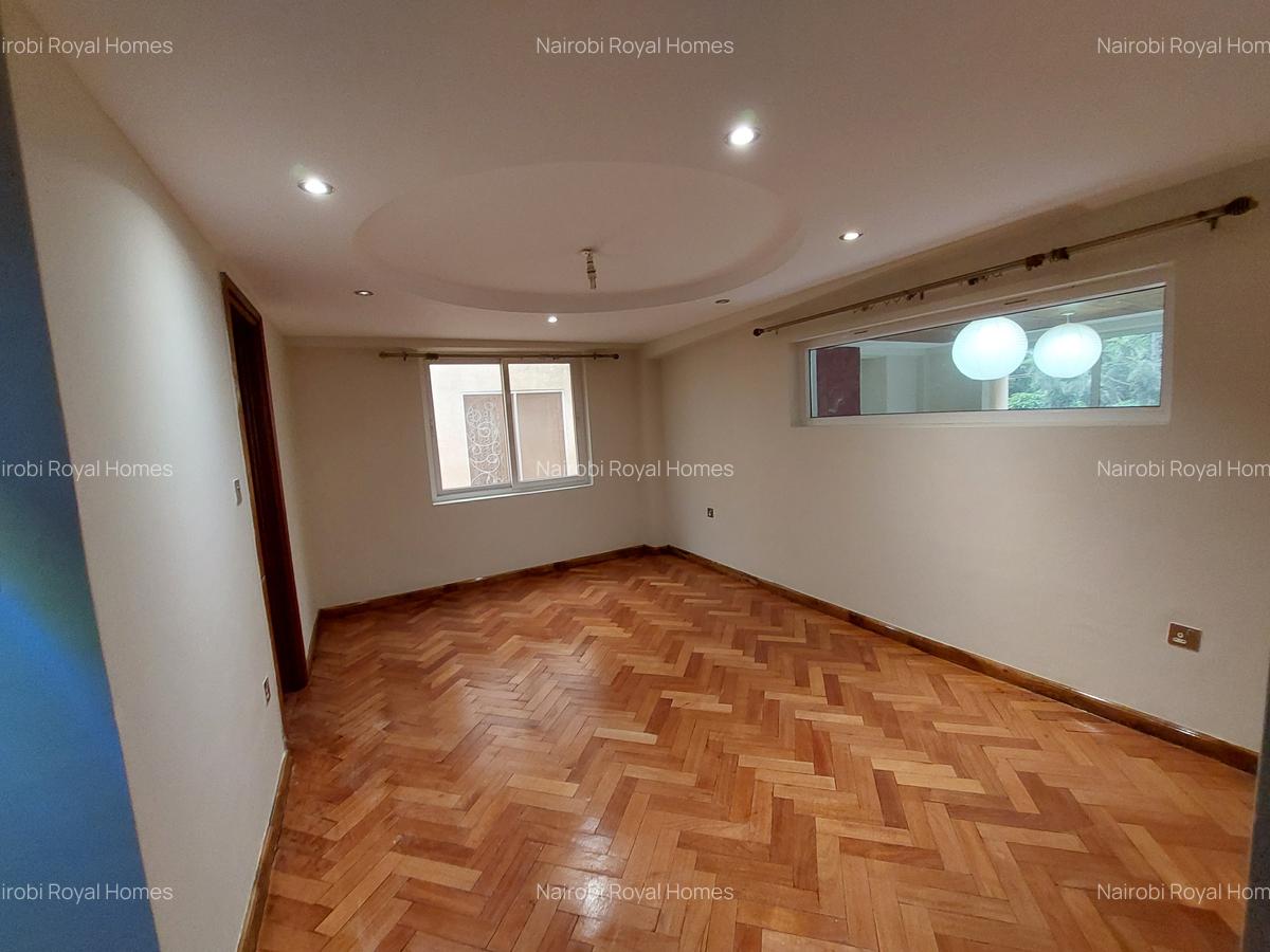 5 Bed Townhouse with En Suite at Lavington Convent Drive - 16