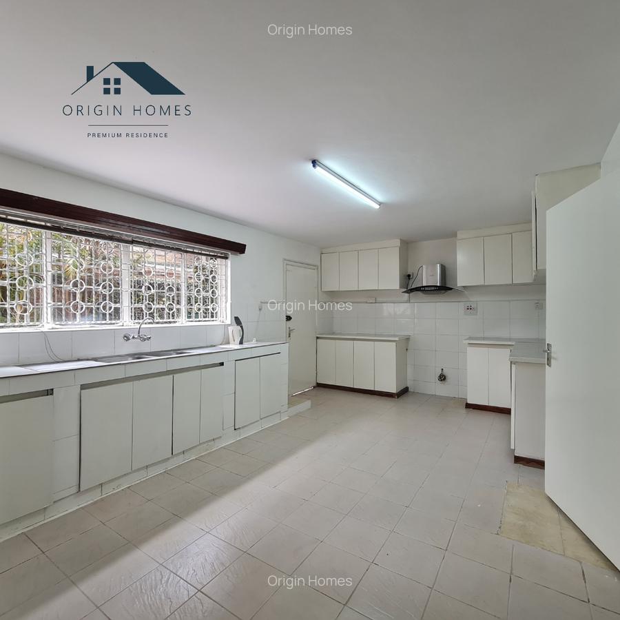 5 Bed House with En Suite at Lavington - 8