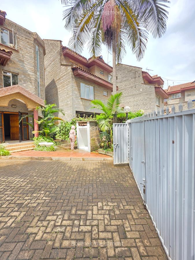 4 Bed Townhouse with En Suite at Lavington Green - 1
