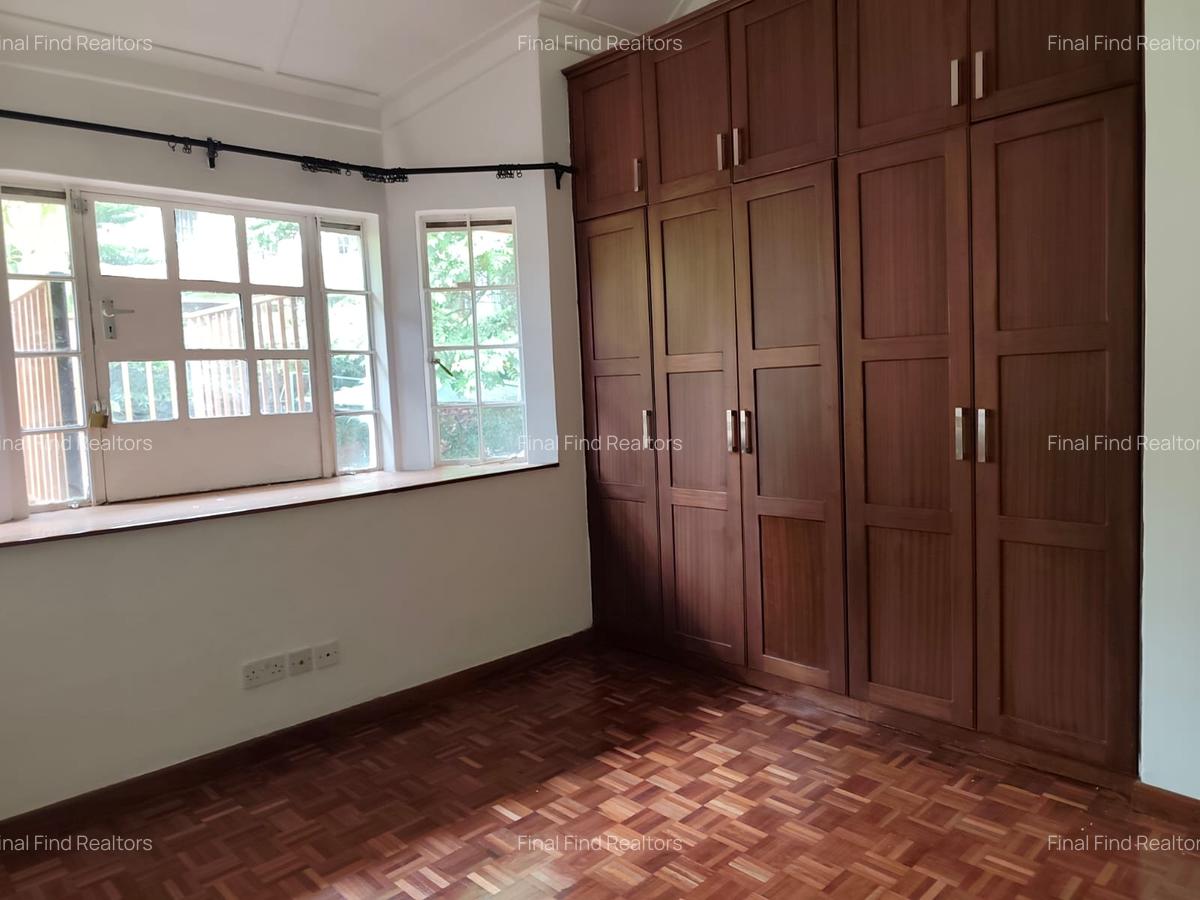 5 Bed Townhouse with En Suite in Rosslyn - 14