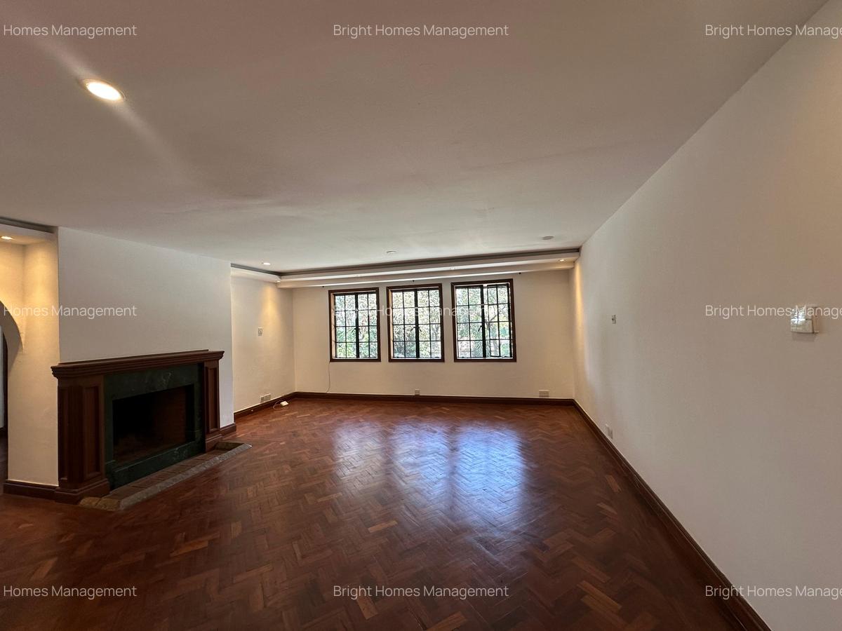5 Bed House with En Suite in Runda - 4