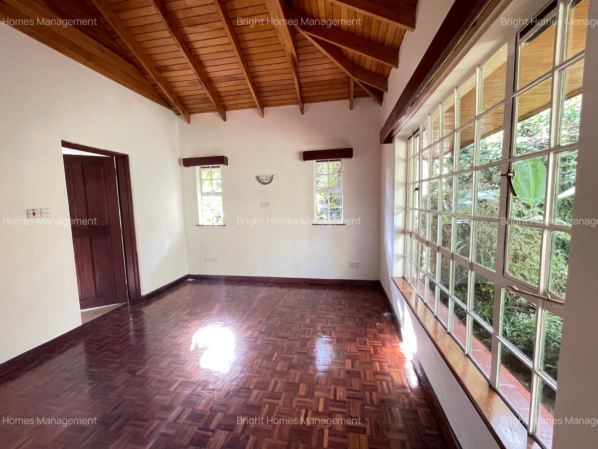 5 Bed Villa with En Suite in Spring Valley - 7