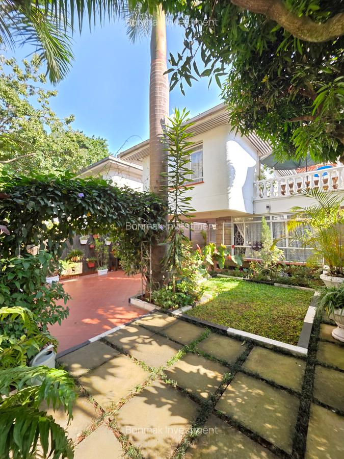 4 Bed Townhouse with En Suite at Valley Arcade - 1